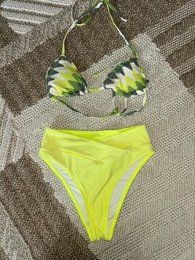Aerie Neon Lime Scallop Edge Bikini Top